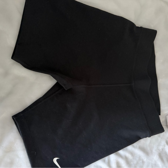 Nike Women's Black Bike Shorts - Picture 6 of 10